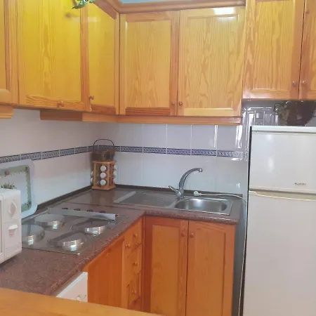En Urbanizacion Con Piscina Y Jardin En 5 Minutos De La Playa Apartment *